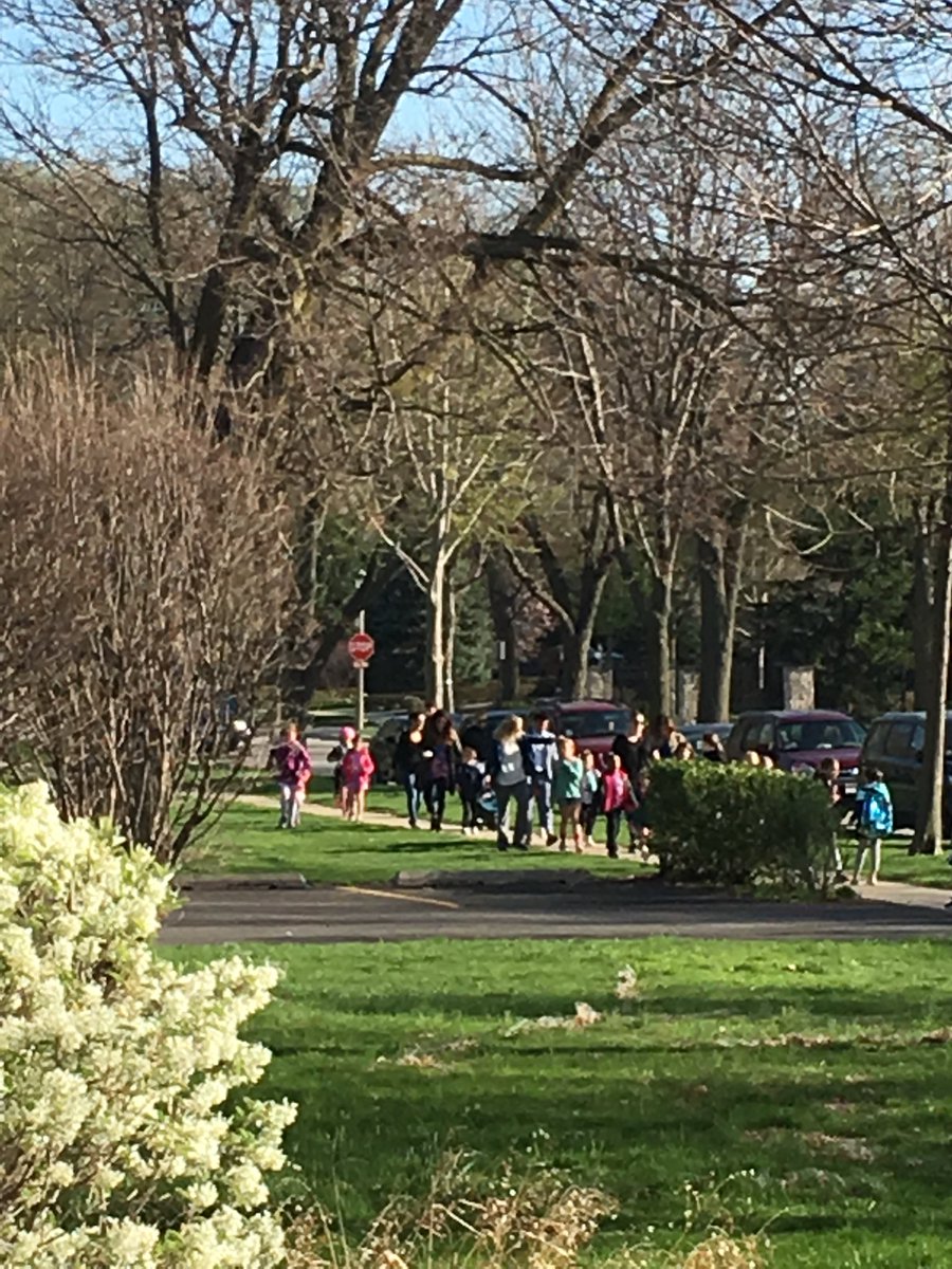 katrinawbeck's tweet photo. A Willard walking school bus #EarthDay2019 #d90learns https://t.co/BfIT02z86c