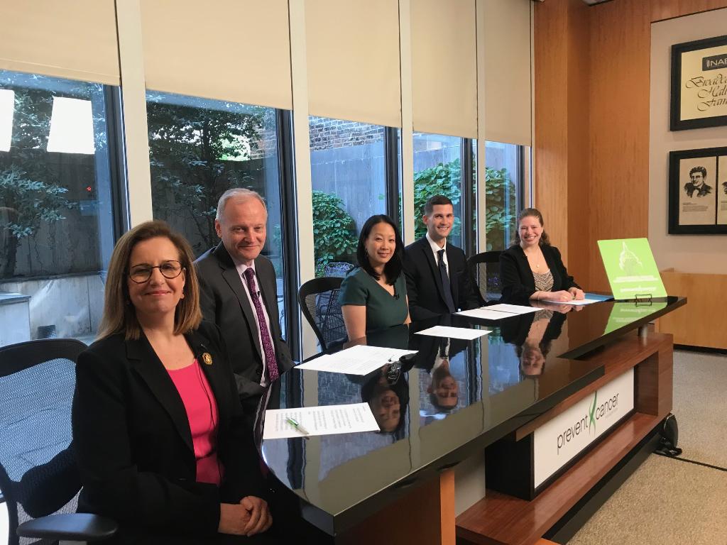 DanaFarberNews's tweet photo. #ColorectalCancer in young people is on the rise. Dr. Kimmie Ng and patient Pat Beauregard join the national conversation in this webcast hosted by @preventcancer: https://t.co/628x4Ug1LV #2Young4This #CRCSM https://t.co/ZQ4NEfTM0s