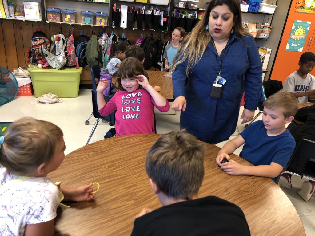 Ms_BrogdonBCE's tweet image. Thank you @gigemITS for coming to our classroom and teaching us all about Cublets! @BCE_BlueJays #soaringinsecond