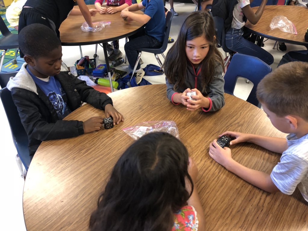 Ms_BrogdonBCE's tweet image. Thank you @gigemITS for coming to our classroom and teaching us all about Cublets! @BCE_BlueJays #soaringinsecond