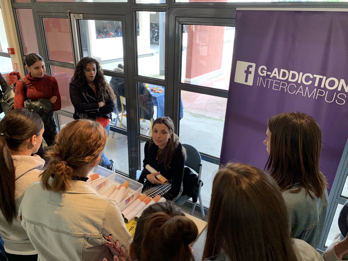 QuentinMatton's tweet photo. .@GAddiction06 s’investit dans une démarche durable de prévention santé « hors les murs » : ce n’est pas aux jeunes à venir à nous mais à nous d’aller vers eux ! 600 jeunes sensibilisés aujourd’hui au #LyceeDeCroisset, à #Grasse ! @ARSPaca https://t.co/2S9EOF9dVD