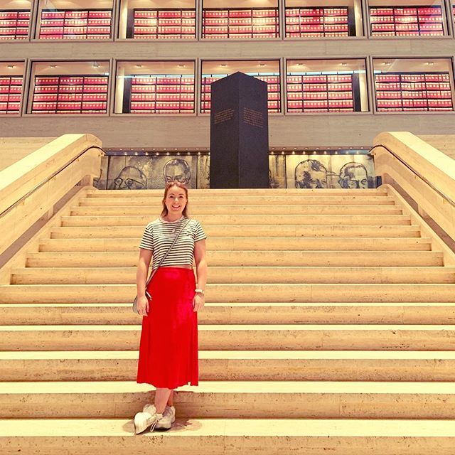 On the steps of the LBJ Presidential Library in Austin, one of 14 libraries dedicated to the time in office of some of America’s most notable presidents. It took me the whole way round to realise there are no books in them 🤷🏼‍♀️🙈 bit.ly/2KZ8dFj