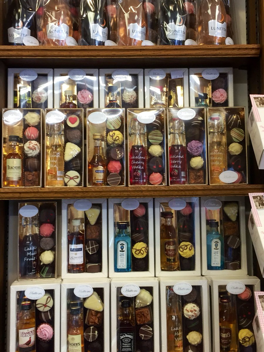 huttonschocs's tweet photo. TippleโnChoc gift sets ยฃ9.99 .... whatโs not to love ? #PerfectGiftIdeas #SayThankYou #LocalGin #ProseccoGirls @LakelandArtisan #TheLD #BestSpecialisedRetailerInCumbria2019 ๐๐ฝ https://t.co/5eSlSizcDj