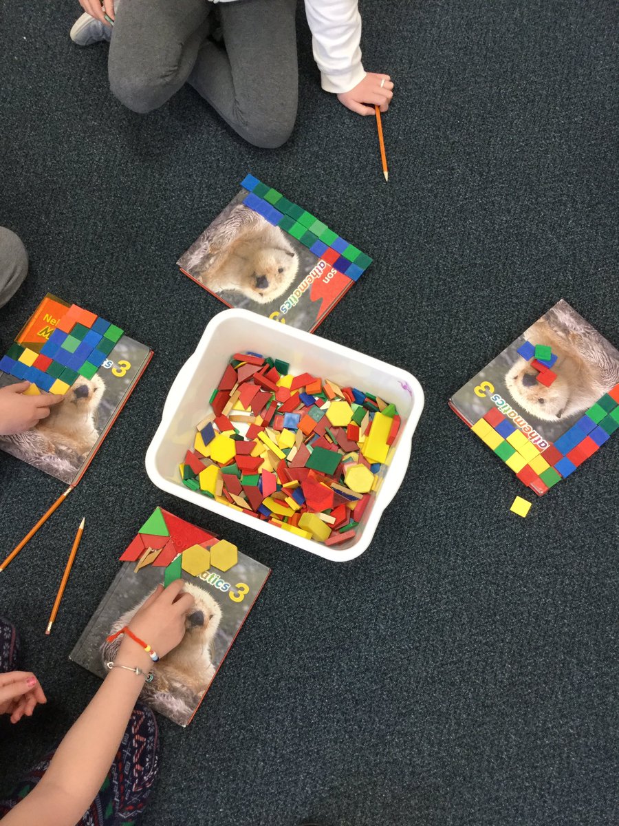 MsNadon's tweet image. @MsNadon’s grade 3s exploring surface area using different shapes. Which shapes work and which shapes don’t? Smaller or Larger? @infoAlexandraPS #inquiry, #mathfundamentals, #surfacearea, #explore