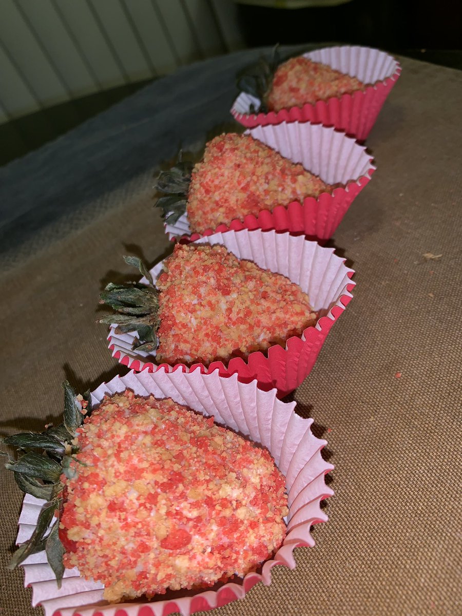 JAdoreNeicy's tweet photo. Fuck with me you know I got it 🍓🍰 https://t.co/zqaCMPUD1D
