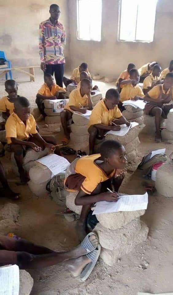CheEsquire's tweet photo. Meanwhile Nana Addo just donated $2M to France. https://t.co/cBcyGodB13
