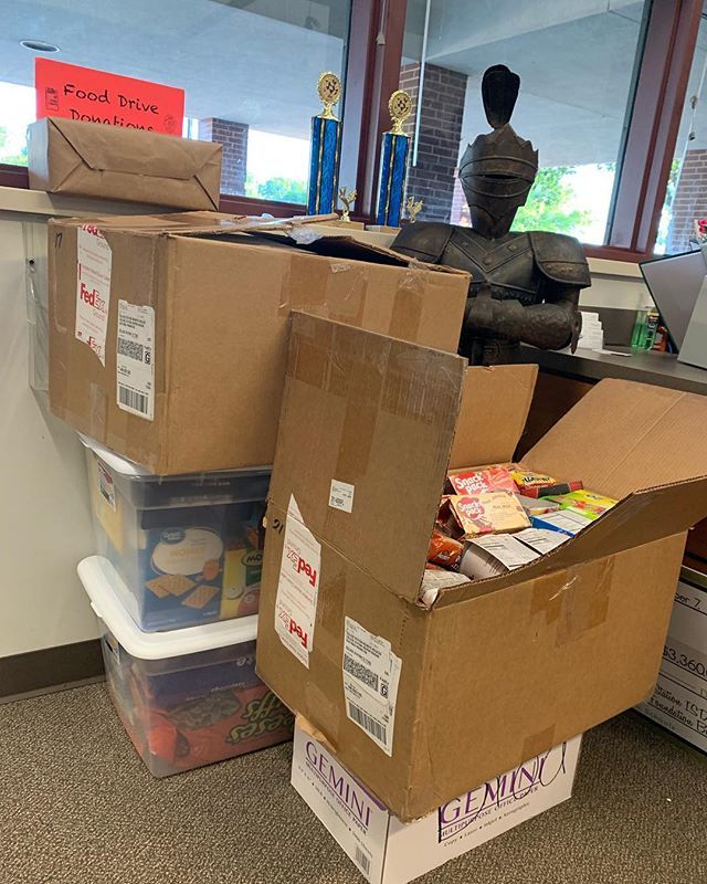 csmsknights's tweet photo. CSMS LEADS helped to collect food for Franklin! @leadscsisd https://t.co/pzLypqbziR https://t.co/LquCQZfdKW