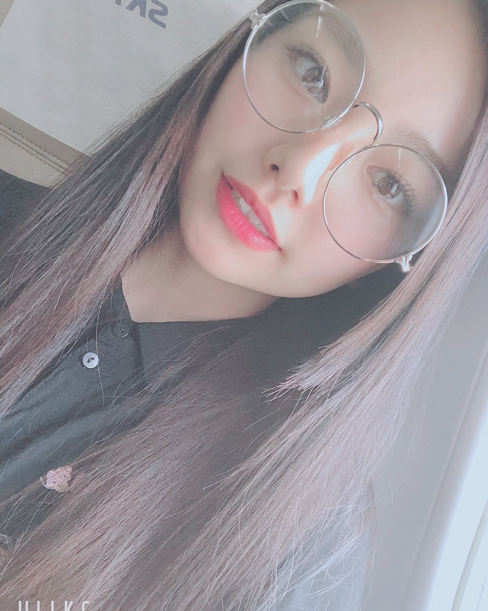 DEVILNOID's tweet photo. みなさん昨日の #禁断ボーイズ さんの動画は見てくれたでしょうか⁇😳

そんな私たちのライブが
🎈4/27 横浜DMM VR THEATER

🎈4/28 リリースツアーin大阪
         29           〃            in名古屋

であります！
興味ある方ぜひいらしてください☺️
#でびのかりん https://t.co/FnLzIwZuzM