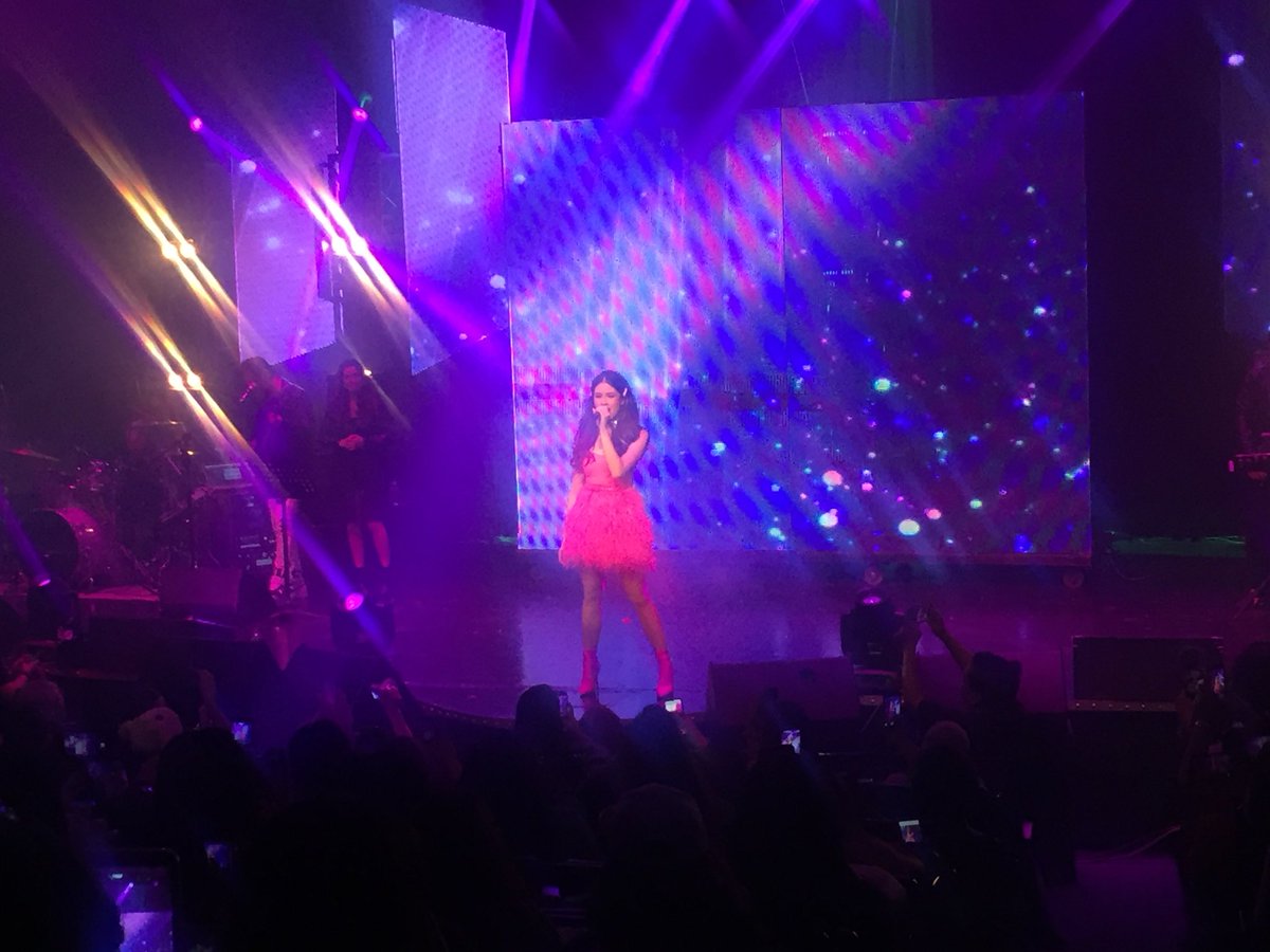 ColgatePH's tweet photo. Iba ang powers ni @KissesDelavin! #LoveALifeFullofKisses #TasteConfidence https://t.co/hfjHE9BYMJ
