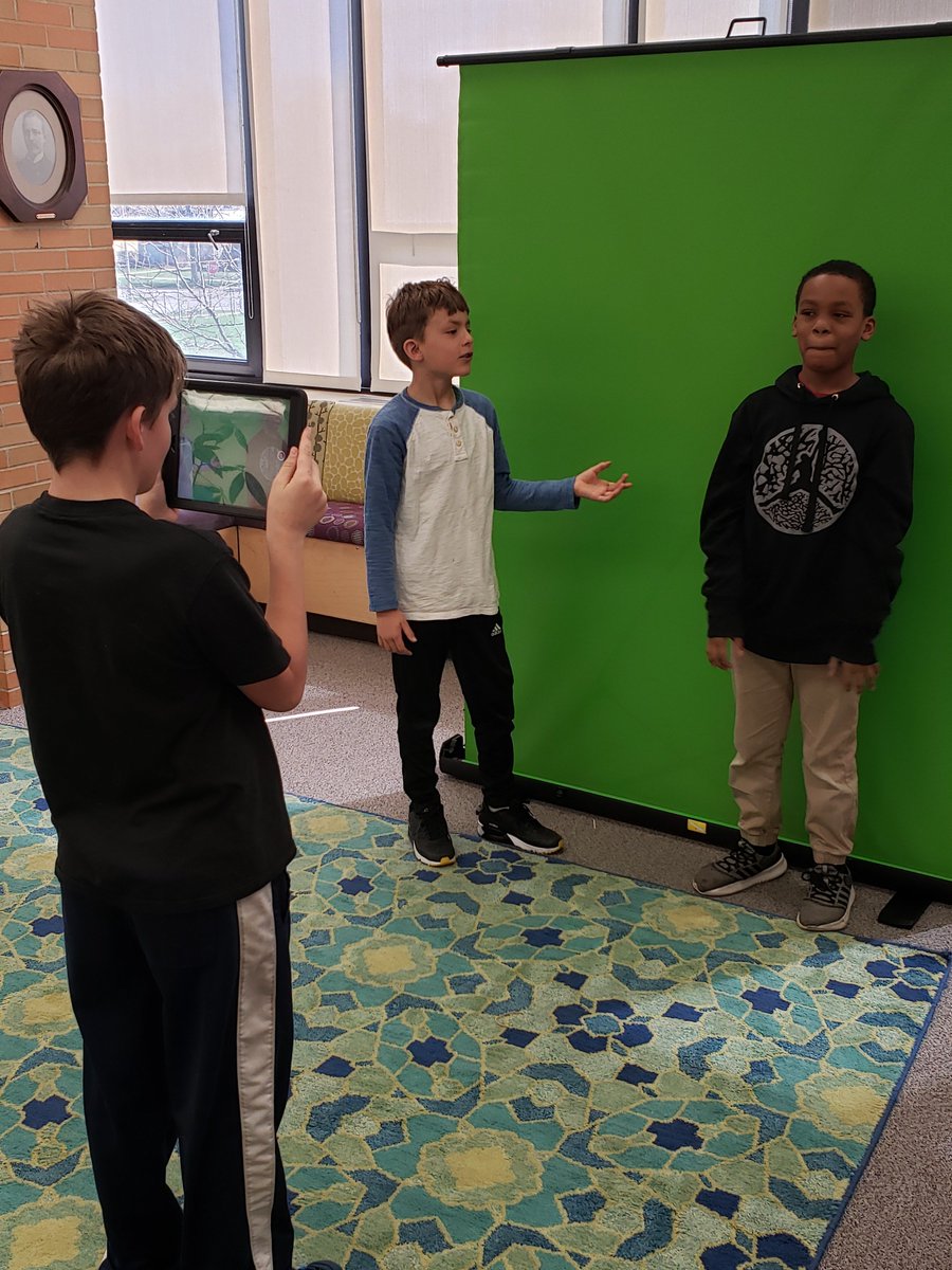 "Oh the Things You Can Do".......with Green Screen!
Beye's 4th and 5th grades are making commercials for 
            everything from FOX News to Wendys.@OakPark97@BeyetheWay#libraries97#daybeyeday
