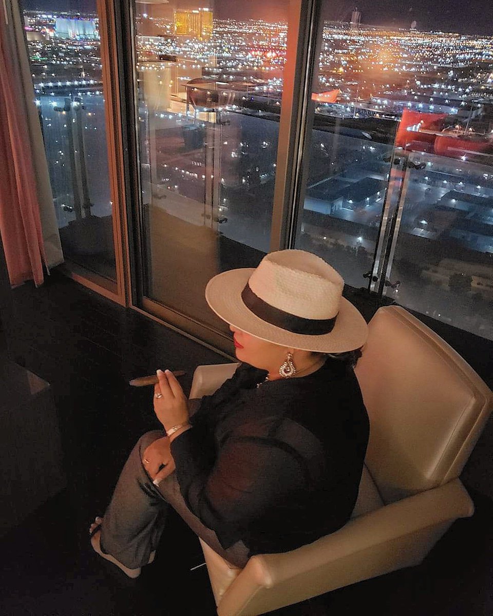 MartincdWfg's tweet photo. She's making her way East #BOTL #SOTL she's in #Vegas before she comes out to #Arizona for her #RollingEvent at #TorchCigarBar this Tuesday April 30th. Come have some of the best drinks in the valley and enjoy a hand rolled Puro rolled by the #DenMother herself. #CasaLovoCigars https://t.co/OUS7sbr3J2