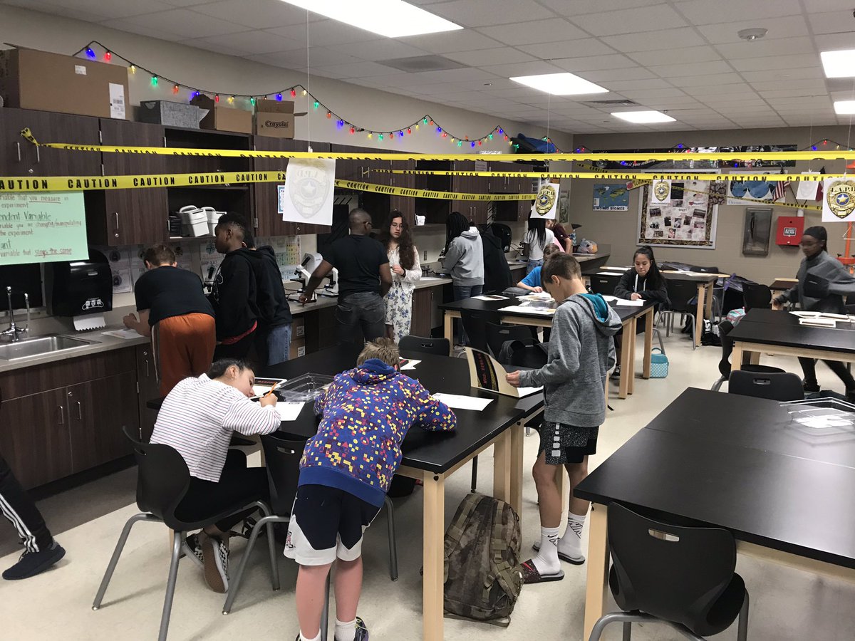 StartzScience's tweet photo. Who took Bolt? CrimeSceneLab using microscopes to identify the Mystery Powder the suspect left behind was it our AP @KarlCarlton? @LeamanJH https://t.co/bfy7fPf9GJ