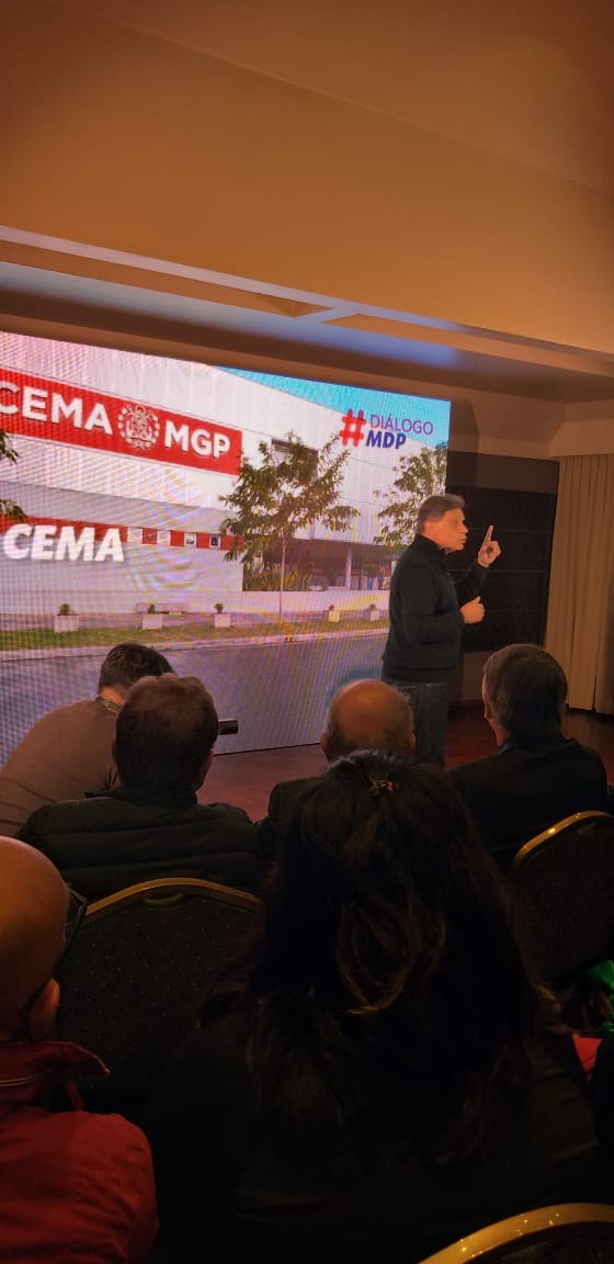 GustavoPulti's tweet photo. Mar del Plata necesita más oportunidades de educación y capacitación. Por eso creemos en los polideportivos. En ellos hay aulas, dónde hay apoyo escolar y fomento de la economía del conocimiento. 

#DialogoMDP #ActivaMDP https://t.co/RwJGXfJE1R