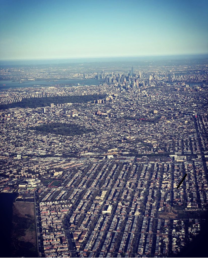 Angela Kinsey🍩 (@AngelaKinsey) on Twitter photo 25/04/2019 13:47:16 Bye NYC! #airplanephoto ✈️ Bye NYC! #airplanephoto ✈️