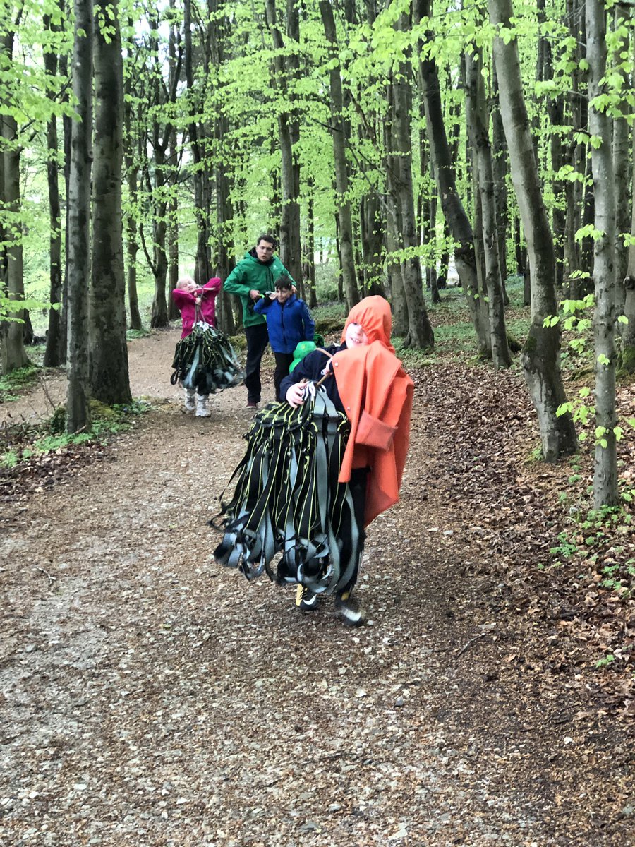 ArchesSchool's tweet photo. Helping hands #proud #kittingup #year4ontour #makingmemories https://t.co/AkLJehB5wP