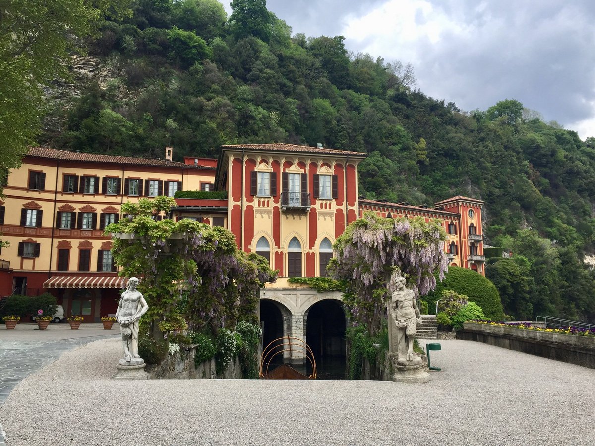 Hands down the most glam location for a retail talk 🤩#villadeste #lakecomo #jamesbond