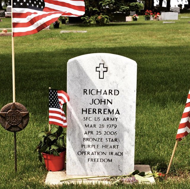 op_hawkeye's tweet image. 4.25.2006 | SFC Richard “Rick” Herrema 🇺🇸

#OpHawkeyeRemembers #usasoc #jsoc #SOFmedic #DeOppressoLiber #OppressorsBeware #BronzeStar #PurpleHeart #RickHerremaFoundation

🔗 rhfnow.org
📜 rhfnow.org/rick-herrema
📜 arits.org/biographies/25…
📜 soc.mil/Memorial%20Wal…