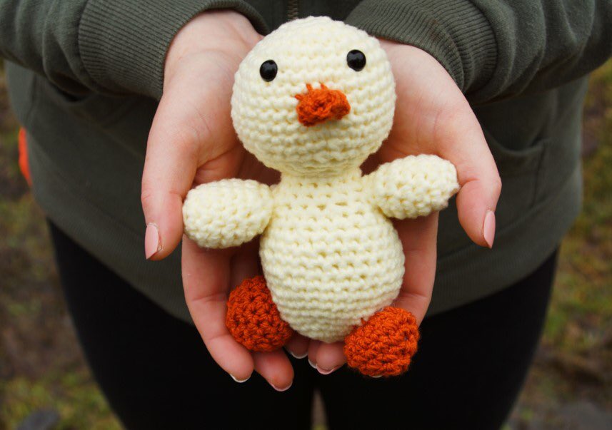 SummerBugCrafts's tweet photo. I’m so in love with this duckling amigurumi! Available for purchase on my #etsy @ summerbugcrafts!
#duck #stuffedduck #gift #crochetartist #crochetdesigner #ducklings #amigurumi #toy #stuffedanimals #stuffies #crochet https://t.co/dB6ybaAMoE