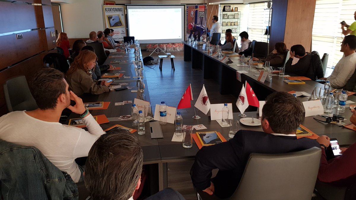 kayasafety's tweet photo. Borsafe Yüksekte Çalışma Seminerlerinin ilkini 19.04.2019 da,firmanın İzmir Bornova’daki binasında keyifle gerçekleştirdik. Faydalı geri bildirimler aldığımız bu etkinlik için değerli katılımcılara ve hocalarımıza teşekkür ederiz. #borsafe #kayasafety #kanyoning https://t.co/uCpwwYD0Ra