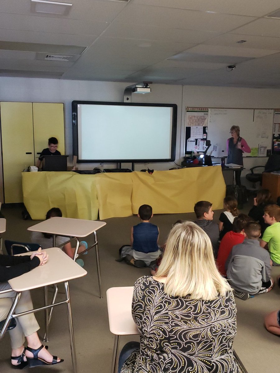 Puppet show in Mrs. Wilson's class today!
#btonms