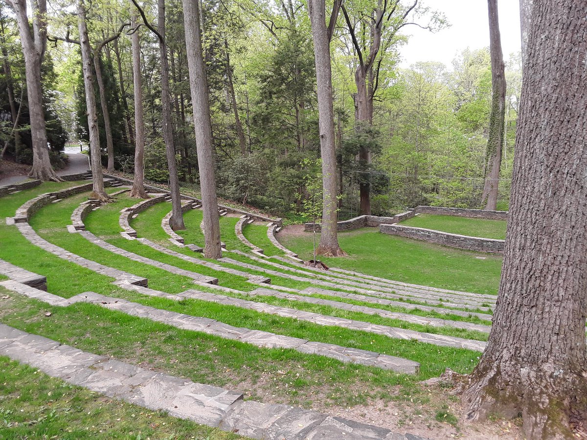okiewhaler's tweet photo. Best classroom on campus, without exception. #consbio will be #outside today!! @swarthmore #getoutside #silence https://t.co/k5FIa44yba