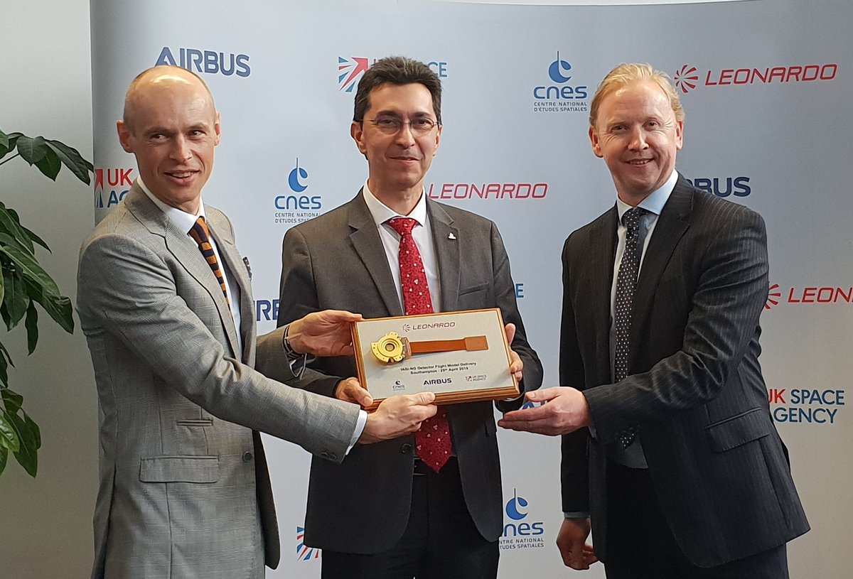 Leonardo_UK's tweet photo. Peter Dillon, VP Infrared Detectors Business, presents UKSA CEO Graham Turnock &amp; @CNES's Alain Gleyzes with a detector developed by Leonardo, to coincide with delivery of first sensor to @Airbus, and to recognise @spacegov's significant funding contribution. #IASI_NG https://t.co/Z8V2Nb2oBb