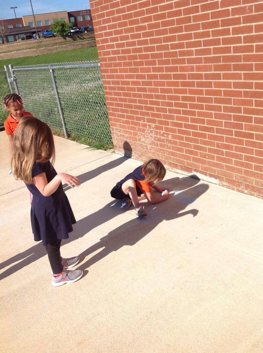 SarahFarmerPreK's tweet photo. Pre-k Ss observing the weather and learning about shadows! @FarmerDragons @JCPSEARLY https://t.co/3jCekw7GQe