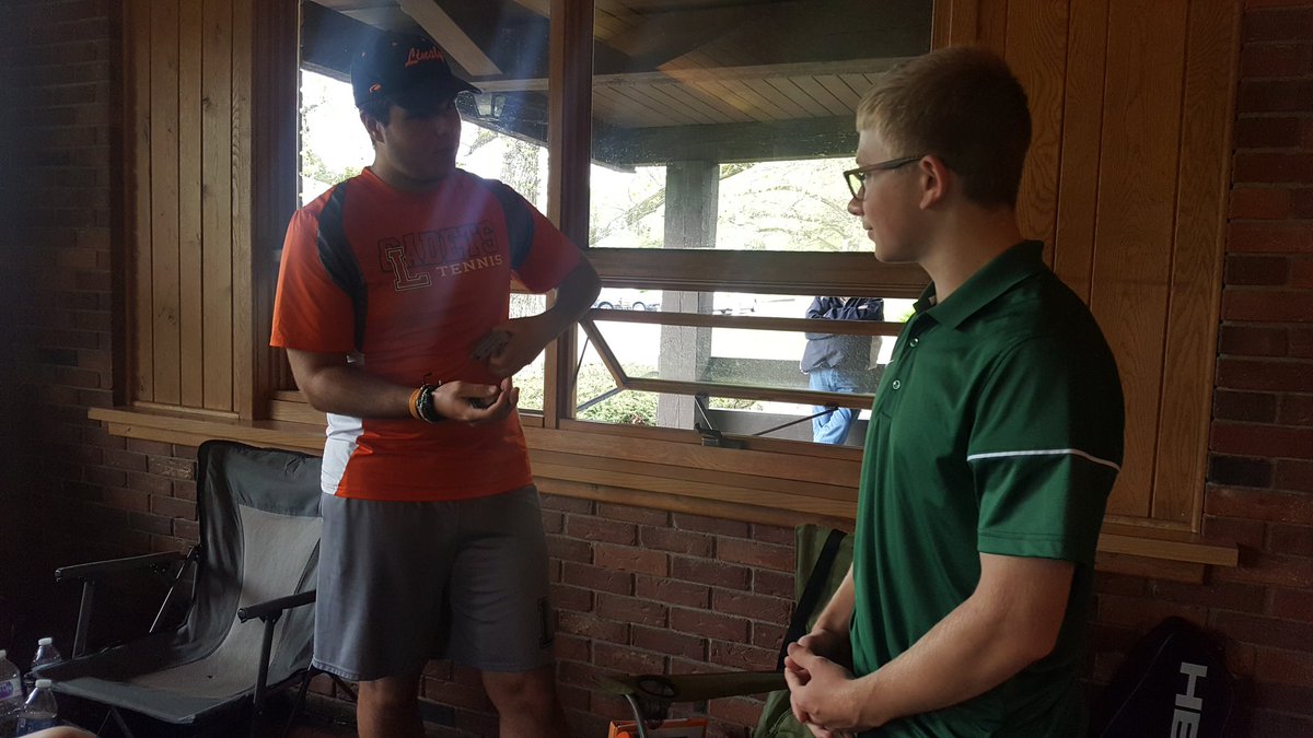 coach__upton's tweet photo. Just some card tricks between matches.... #OVACtennis #DivoistheBEST ❤🎾❤ https://t.co/wjCdW4Iw1D