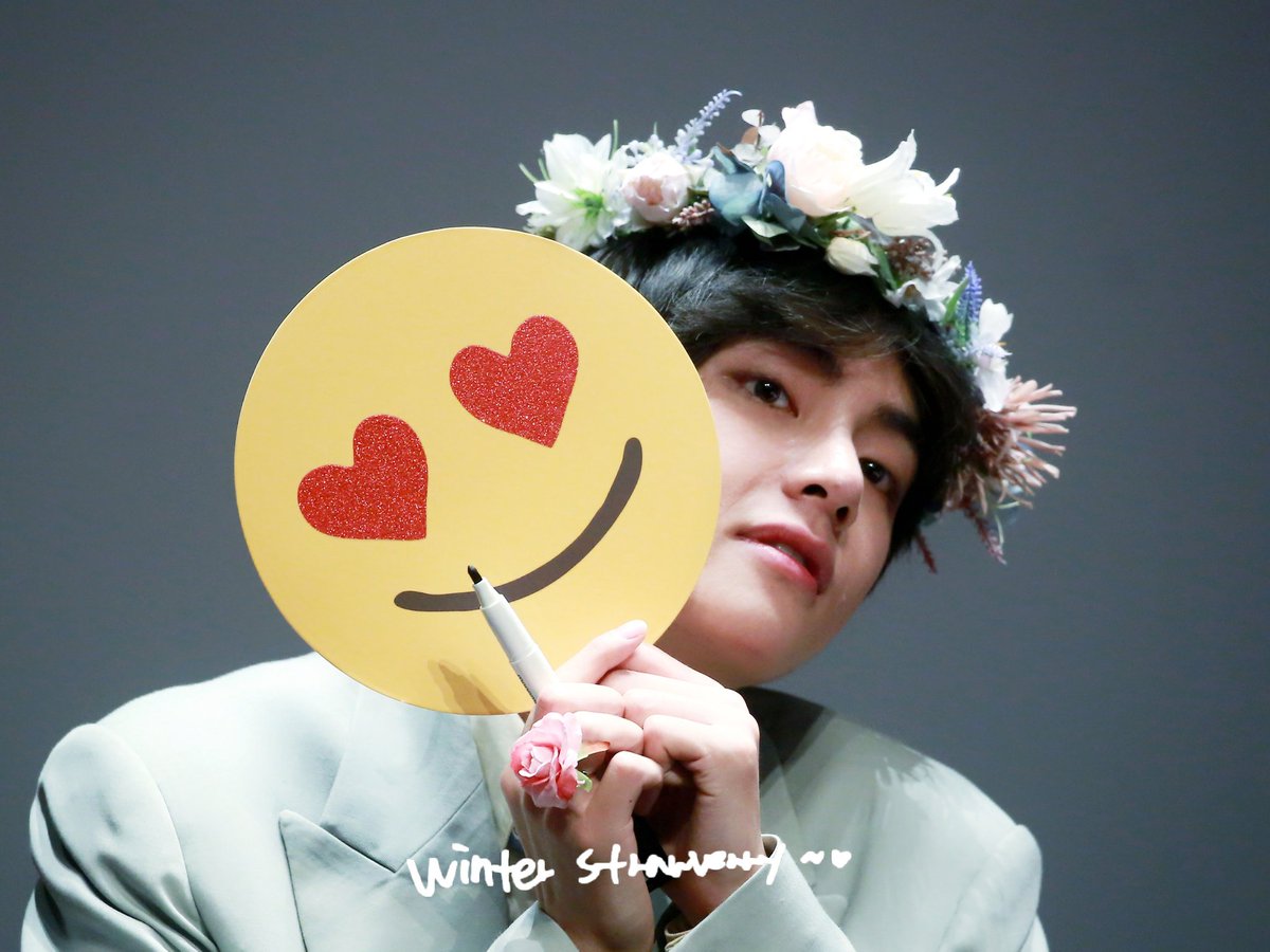 winterVerry1230's tweet photo. PRE /190425 신촌 팬사인회 
#태형 #뷔 #태태 #방탄소년단뷔 
😍😍
#BBMAsTopSocial BTS 
@BTS_twt https://t.co/KVTXiGACh3