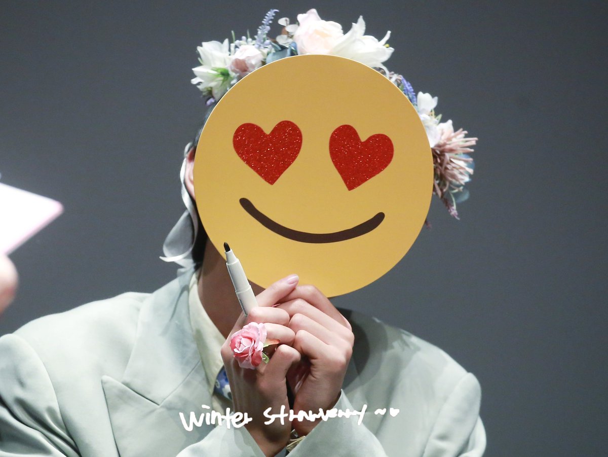 winterVerry1230's tweet photo. PRE /190425 신촌 팬사인회 
#태형 #뷔 #태태 #방탄소년단뷔 
😍😍
#BBMAsTopSocial BTS 
@BTS_twt https://t.co/KVTXiGACh3