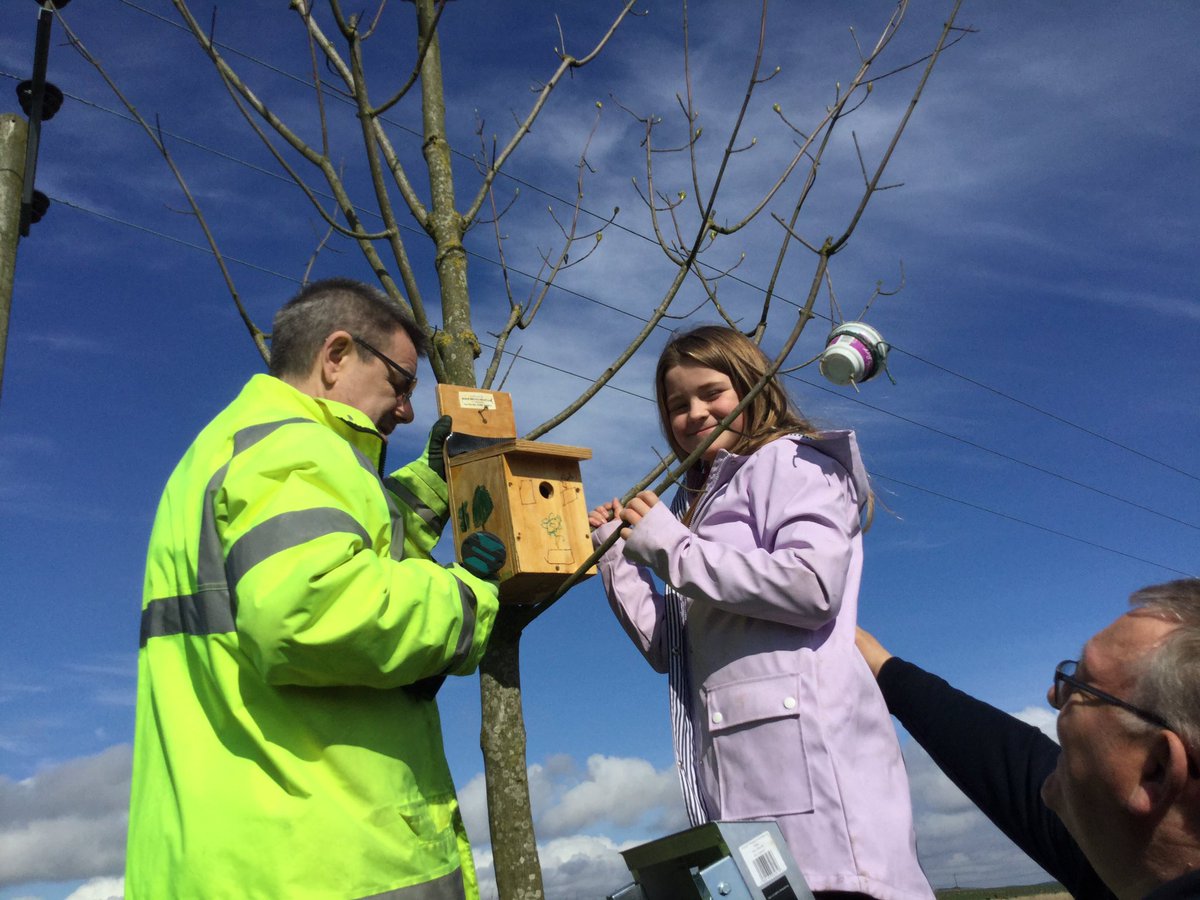 These P5 girls did a fantastic job of researching where to put the different nesting boxes around our school and @PortlethenGC so we can encourage biodiversity in our community. A huge thank you to Graham <a href="/PortlethenMS/">Portlethen & District Men's Shed</a> for all his help and our own Mr Armstrong.@RSPB_NEScotland