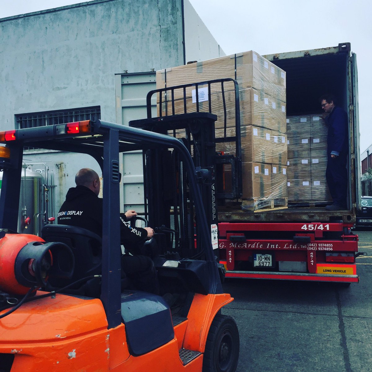_designdisplay's tweet photo. Thats it, last pallet loaded! 
1,000 flat-packed displays
20,000 individual lasered &amp; fabricated parts [15 tonne in weight]
5 tonnes of metal wire
2 tonne of carboard packing 
600 KG of powder for powder coating, Delivered to 6 countries over 2 continents
https://t.co/myJft9Egfr https://t.co/UgMXVo2xdf