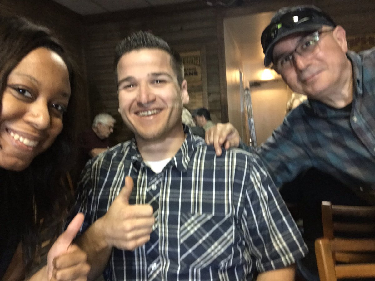 JanineMackCX's tweet photo. Introducing #CEMEXGo to some of our amazing Northern California customers! 👨‍💻📱👷‍♀️ https://t.co/UQv0RI1Znd