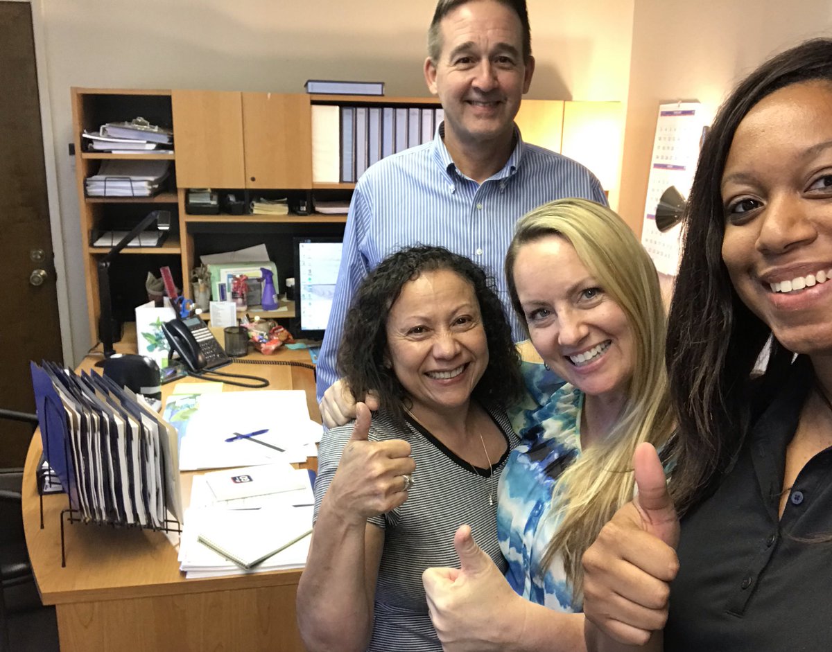 JanineMackCX's tweet photo. Introducing #CEMEXGo to some of our amazing Northern California customers! 👨‍💻📱👷‍♀️ https://t.co/UQv0RI1Znd