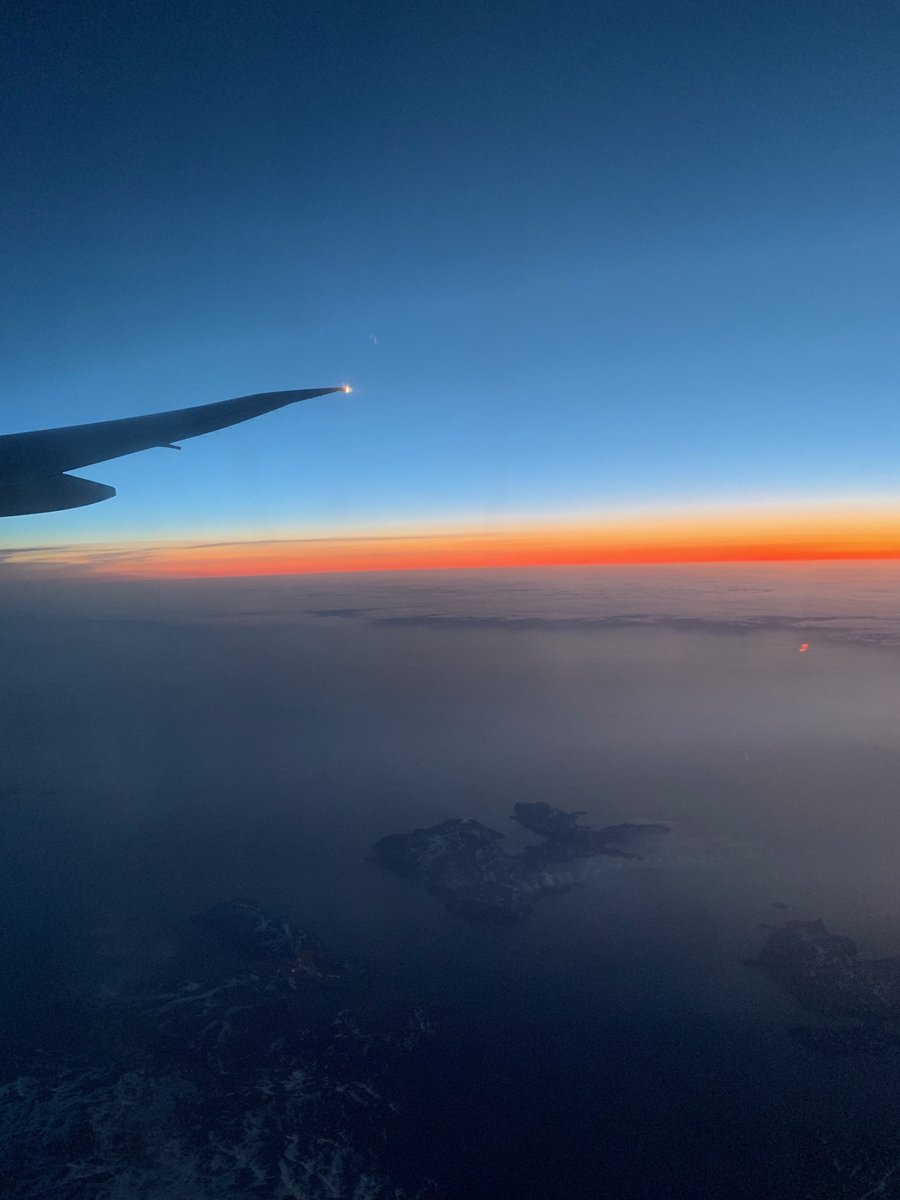 jeanphi01's tweet photo. This is a pix taken on #AF293 from #Tokyo to #Paris this morning. It was a total night fly except these precious minutes when we were "very north" as the pilot said, near Severny island, #russia Then, I saw the midnight sun. Just awesome. Thanks @AirFranceFR #planes #AirFrance https://t.co/LCBetXbSVW