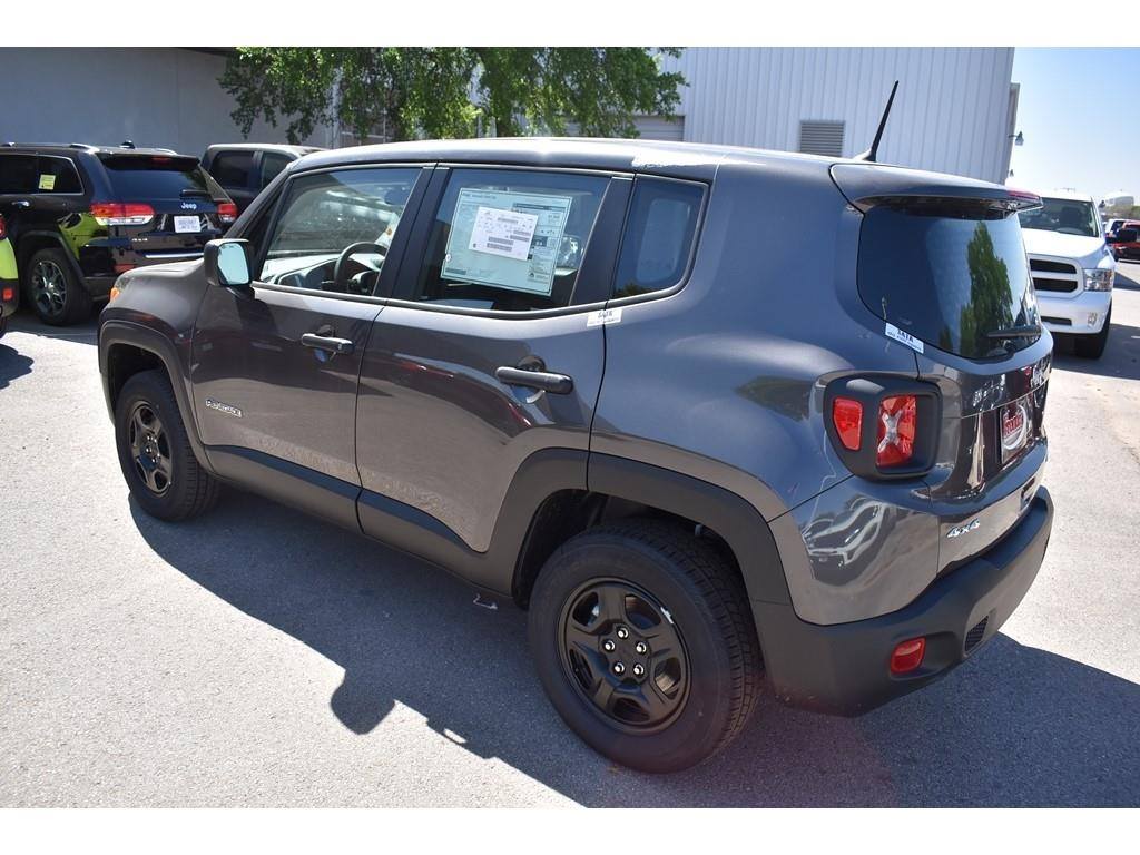 FrontierAuto's tweet image. Our astounding 2019 #JeepRenegade Sport 4X4 is ready, willing, and able! This SUV offers you near 31mpg on the highway and turns heads with great-looking wheels. 
Details: bit.ly/2DAQazf