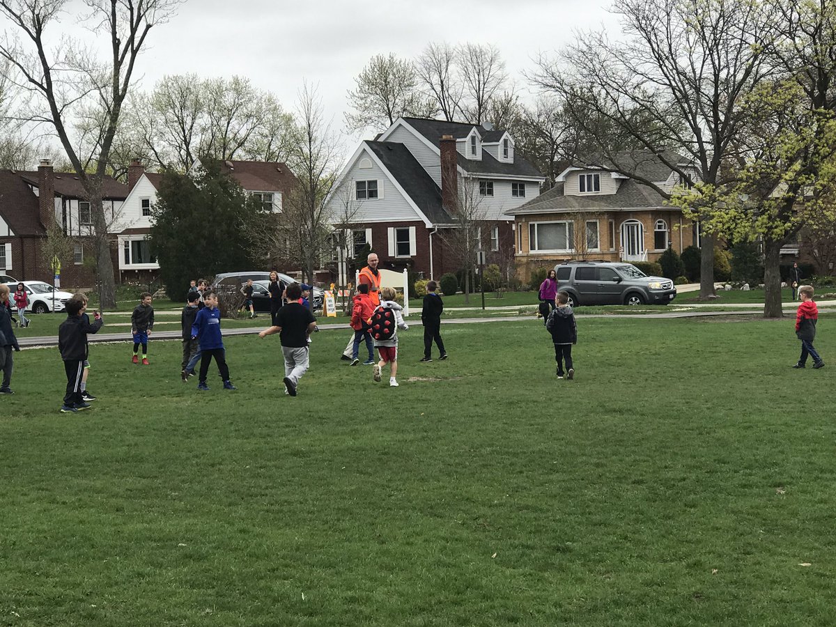 Who else started their day playing football with their principal? <a href="/RooseveltD64/">RooseveltD64</a> #D64smiles