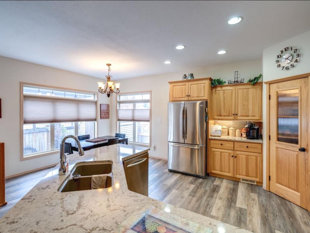 MusgraveAgencie's tweet photo. 📣New #Lloydminster #RealEstate Price! 
Offered at $514,900.00

🔹MLS 62780
🔹6 beds + den
🔹3 car heated garage
🔹Central A/C
🔹huge vaulted ceilings 
🔹Gas fireplace  
🔹RV parking

If you're looking for the ultimate family home, you need to see this one!  
☎️780 875 9159
#yll https://t.co/hlHUiXMdGn