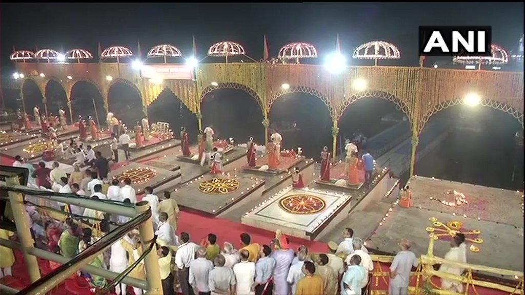 1stIndiaNews's tweet image. #Varanasi: PM Narendra Modi arrives to perform #Gangaaarti at #Dashashwamedh Ghat. UP CM Yogi Adityanath, BJP President Amit Shah &amp;amp; UP BJP chief Mahendra Nath Pandey also present.
#KashiBoleNaMoNaMo #LokSabhaEelctions2019