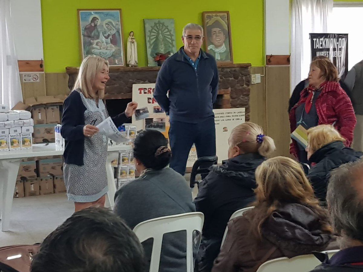RubenBarabaniOk's tweet photo. Acompañando a la directora de #PamiEzeiza @vilmasalasok en la entrega de credenciales en el Centro de Jubilados Matienzo en #TristanSuarez. https://t.co/9Ns3TcYVOB