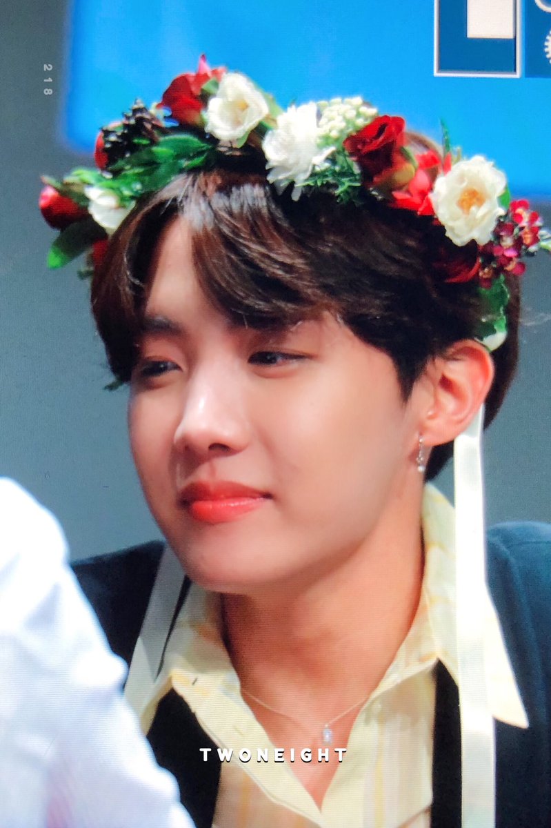 218_jhope's tweet photo. 190425 신촌 팬싸 #제이홉 #호석 #jhope #BTS 힝 
#BBMAsTopSocial BTS @BTS_twt https://t.co/OyMAzmokol