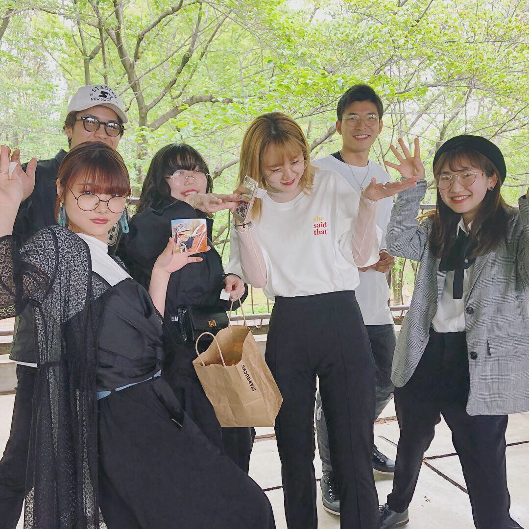 ucf_craft's tweet photo. 本日は学生懇親��
in万博記念公園でした。

心配だった雨も上がり、絶好の遠足日和に。
今年も、クラフトは2年生の進行で、自己紹介やゲーム、外遊び、盛りだくさんで遊びました。

入学したばかりの1年生も、先輩やクラスメイトの顔と名前、覚えられかな？ https://t.co/dTPEObwHWW