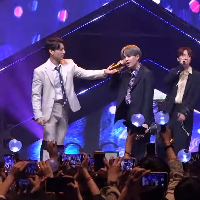 BTSARMY_Salon's tweet photo. another saga of Yoongi let Jungkook do anything with him 🤧💜

#BBMAsTopSocial BTS @BTS_twt https://t.co/CpEYv0ju1H