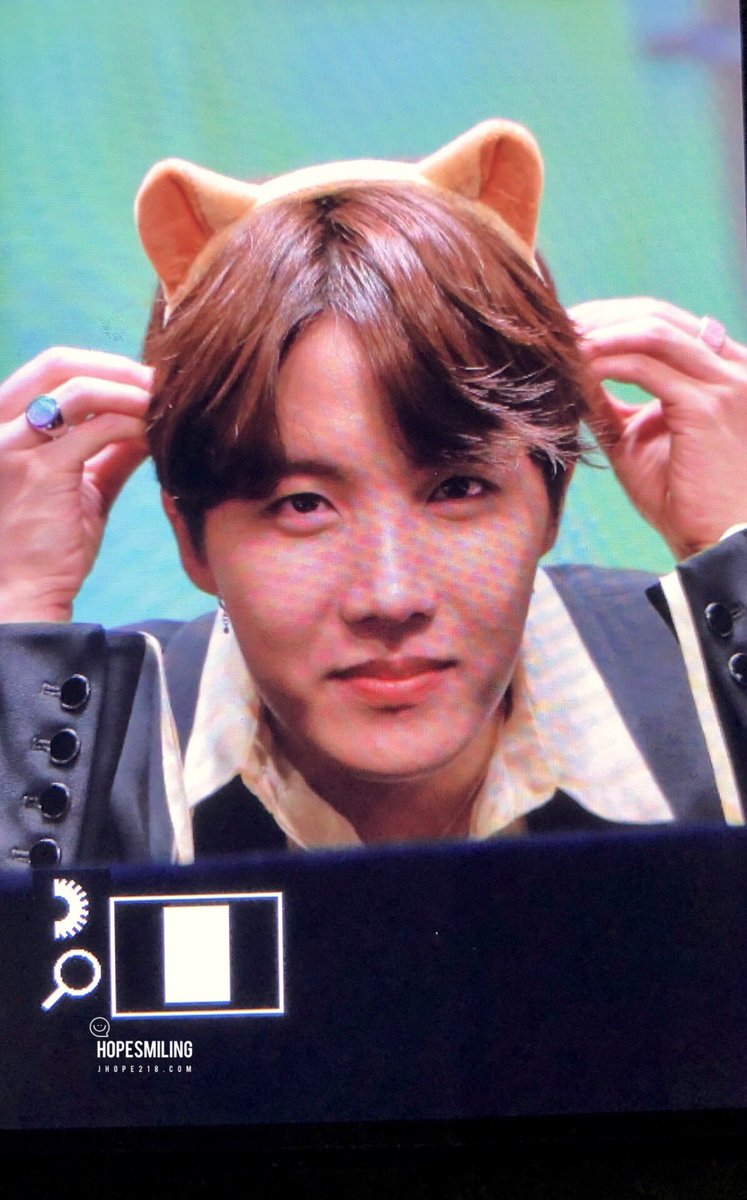 HopeSmiling0218's tweet photo. 190425 신촌팬싸 귀엽댜🥰🥰🥰🥰🥰🥰 #방탄소년단 #제이홉 #호석 #홉이 #호삐  @BTS_twt https://t.co/7evgL0AB1B
