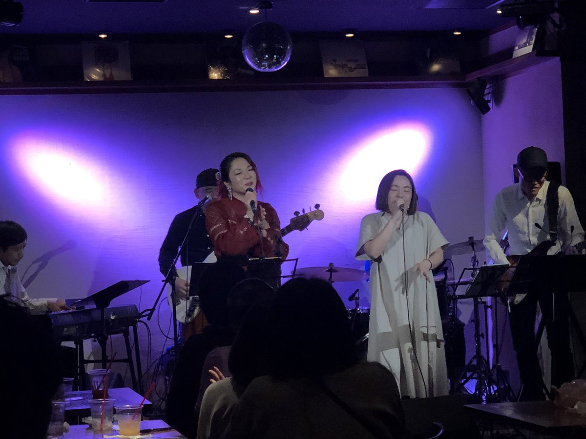 Ilikesoulmusic's tweet photo. 今夜は東京の知人お薦めの
Kayo &amp; The Yolks  
@グイットーネ

オリジナル、カバー曲も演奏。
kayoさんのボーカルも、バンドもパワフル🔥
良い音でした🎶
#KayoSato https://t.co/DAvSKW5eV2