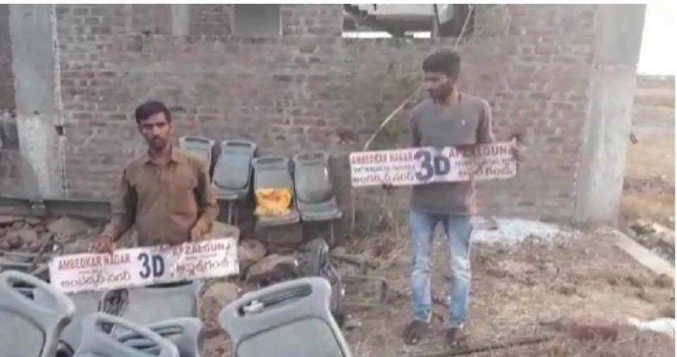 great_arbaaz's tweet photo. #Missingbus recovered after complete post mortem at Nanded road....further afzal gunj police investigating the case. https://t.co/UvbOVT53vj
