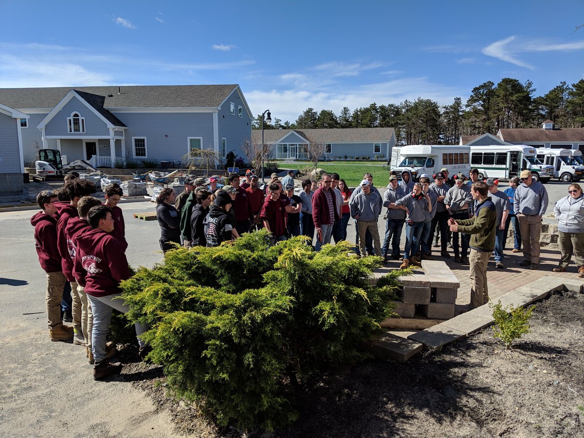 UCT is proud to host 12 teams today at the @massffa hardscape CDE competition. Ready set build ! @NorfolkAggieHS @SSVTSuper @BristolAggie @uctsuper @smithvocational @CapeCodTechHS