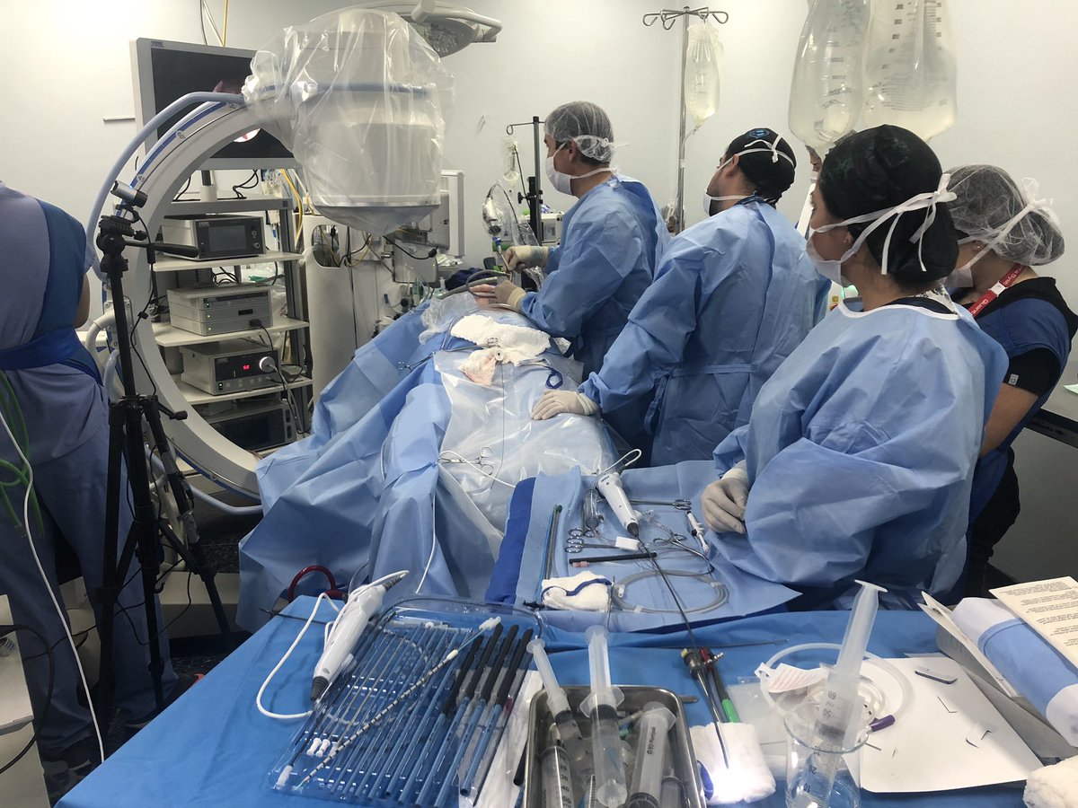 Live surgery during the annual Chilean Urology Society course. Great Mini ECIRS by <a href="/fmarchantg/">FranMarchantG🌻</a> <a href="/faguilab/">Felipe Aguila</a>. <a href="/filialendouro/">Filial de Endourología Chile - SCHU</a> #ECIRS #EndouroCL #endourology