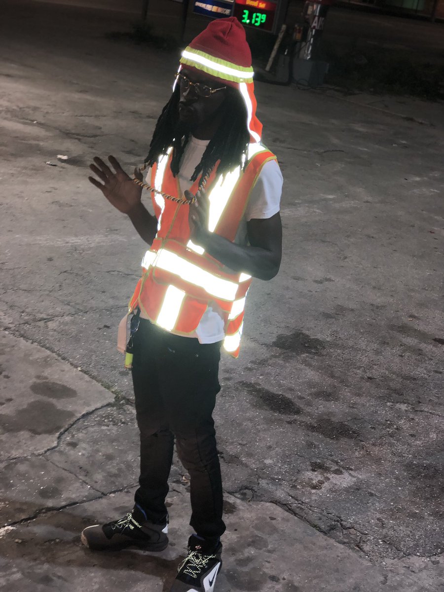 CityGoHamBWildN's tweet image. One Working Hustling Ass N****🚫🧢 #LateNight #FreshOffTheClock #✅🏃🏿‍♂️