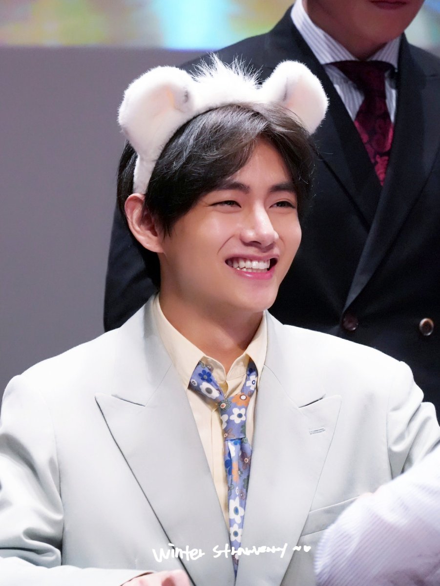 winterVerry1230's tweet photo. PRE /190425 신촌 팬사인회 
#태형 #뷔 #태태 #방탄소년단뷔 
😁😁
#BBMAsTopSocial BTS 
@BTS_twt https://t.co/5LIbNR72IQ